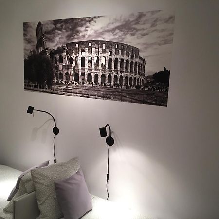 6 Cities Rooms Varsavia Esterno foto