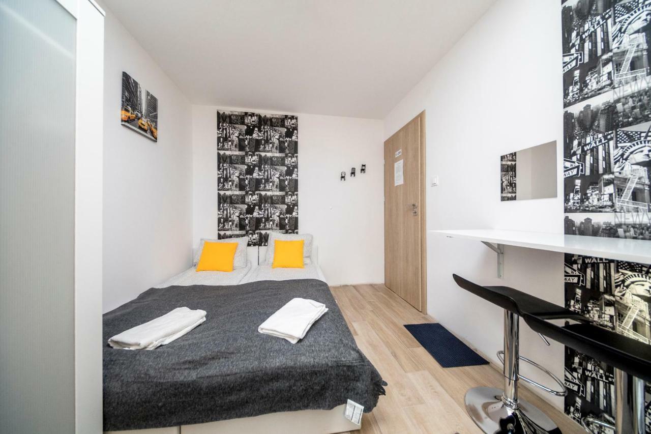 6 Cities Rooms Varsavia Esterno foto